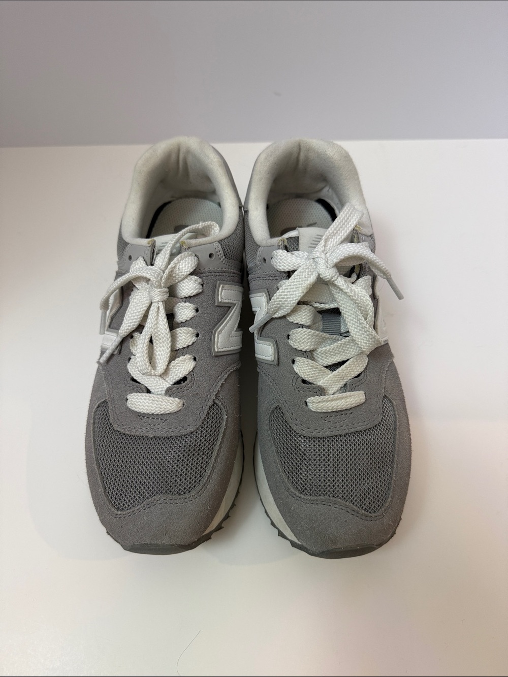 New Balance 574 Gray and White Retro Runner Sneakers Size 7